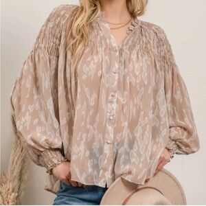 blu pepper tan and white brush stroke print split neck line sheer button up top